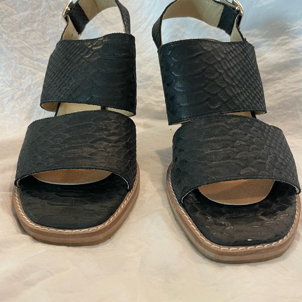 Black Textured Women's Sandals